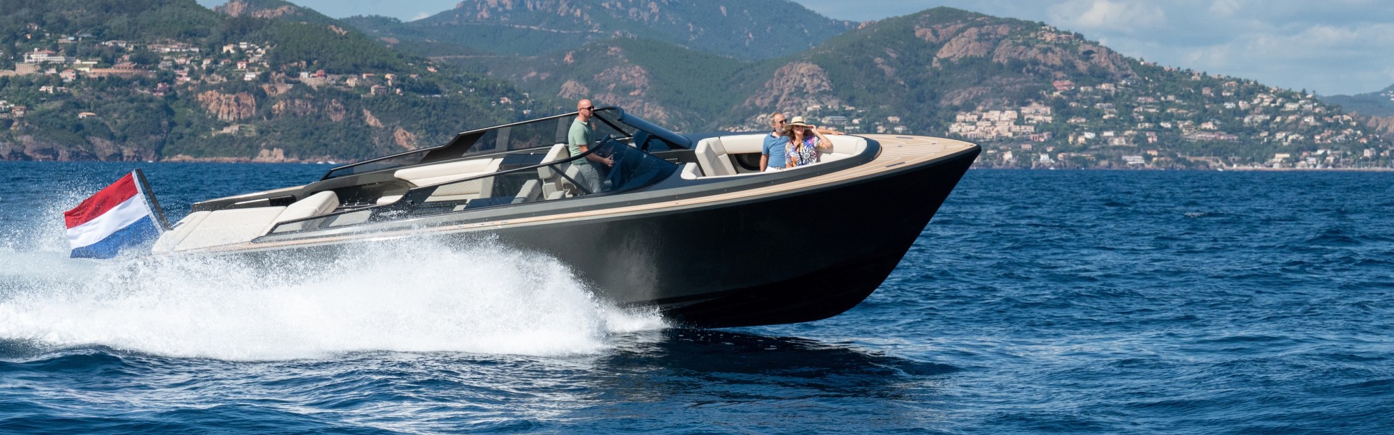 REBORN 38 BOWRIDER