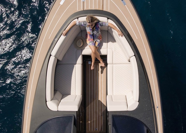 Reborn 38 Bowrider interieur-3