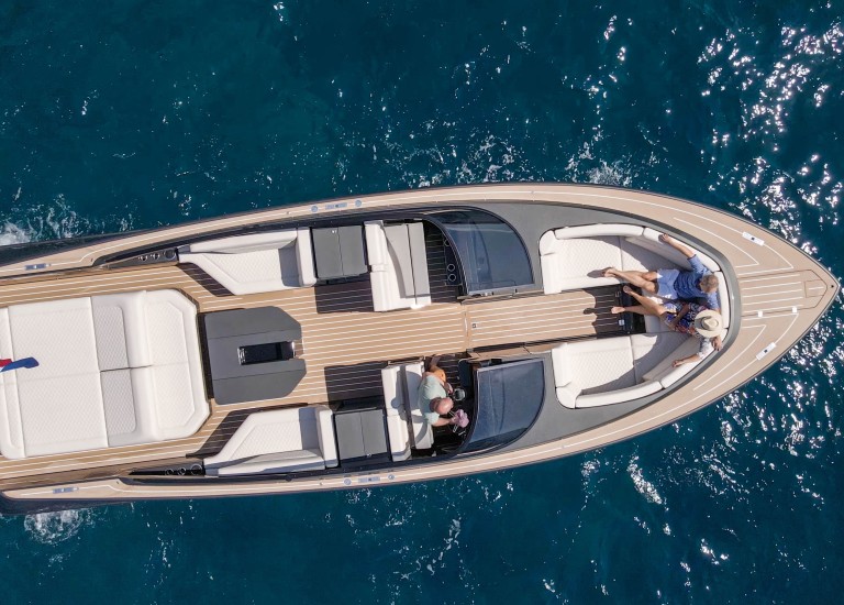 Reborn 38 Bowrider interieur-5