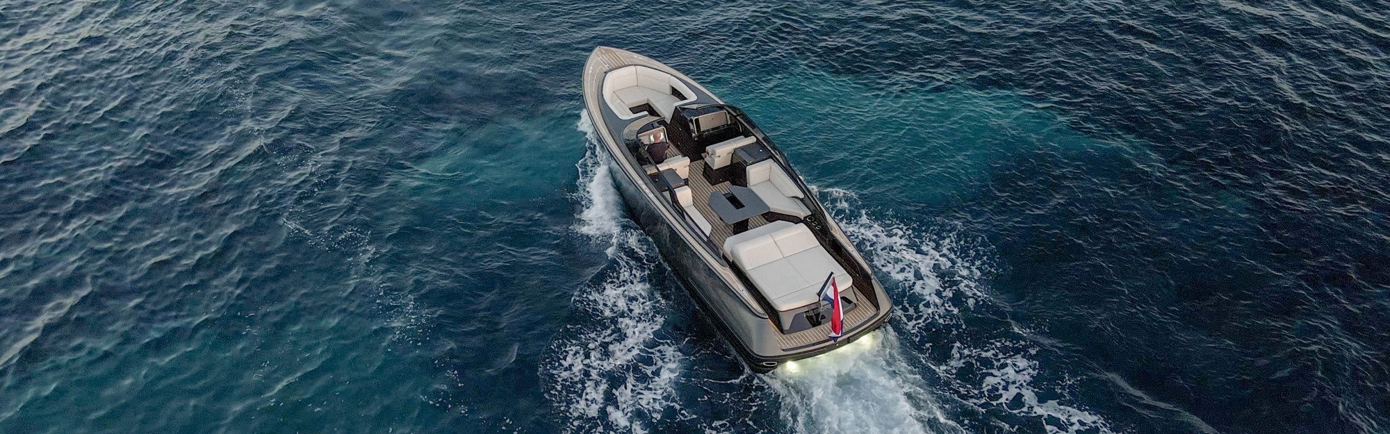 Reborn 38 Bowrider interieur-12