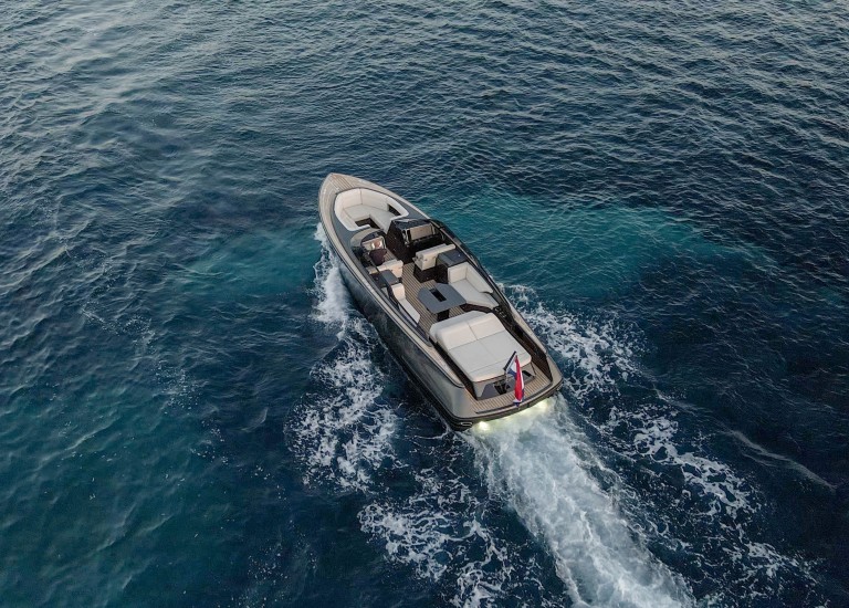 Reborn 38 Bowrider interieur-12