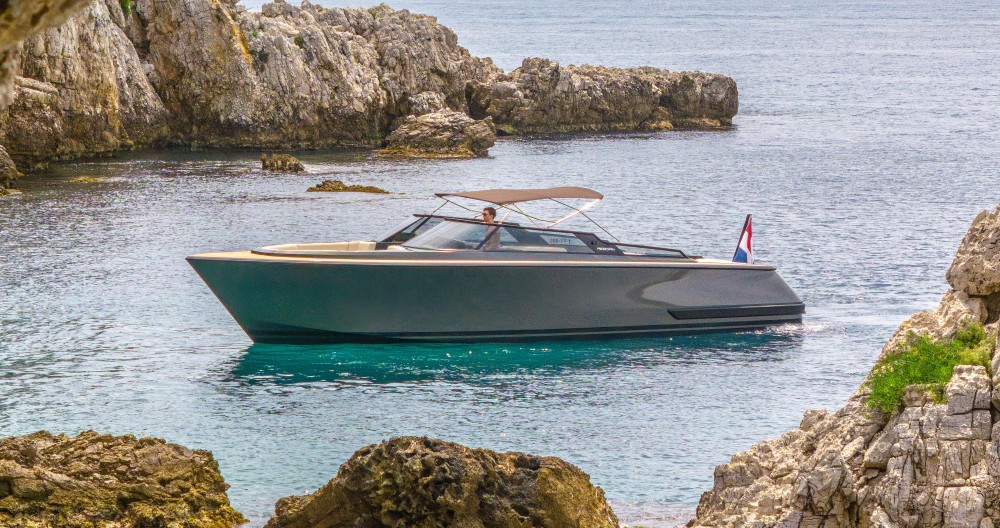 Reborn-Yachts-38-BOWRIDER-14